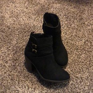 Size 7 black ankle booties new